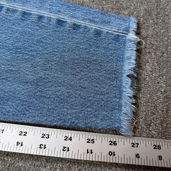 Levi's Medium Wash Distressed Wedgie Raw Hem Denim Jeans Women's Size 29 - Picture 4 of 6